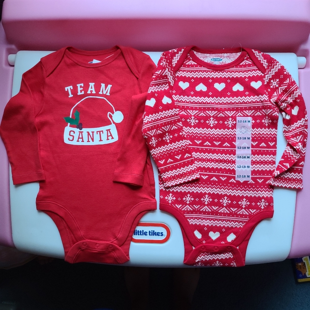 Old Navy Christmas body suits 12-18 months NWT